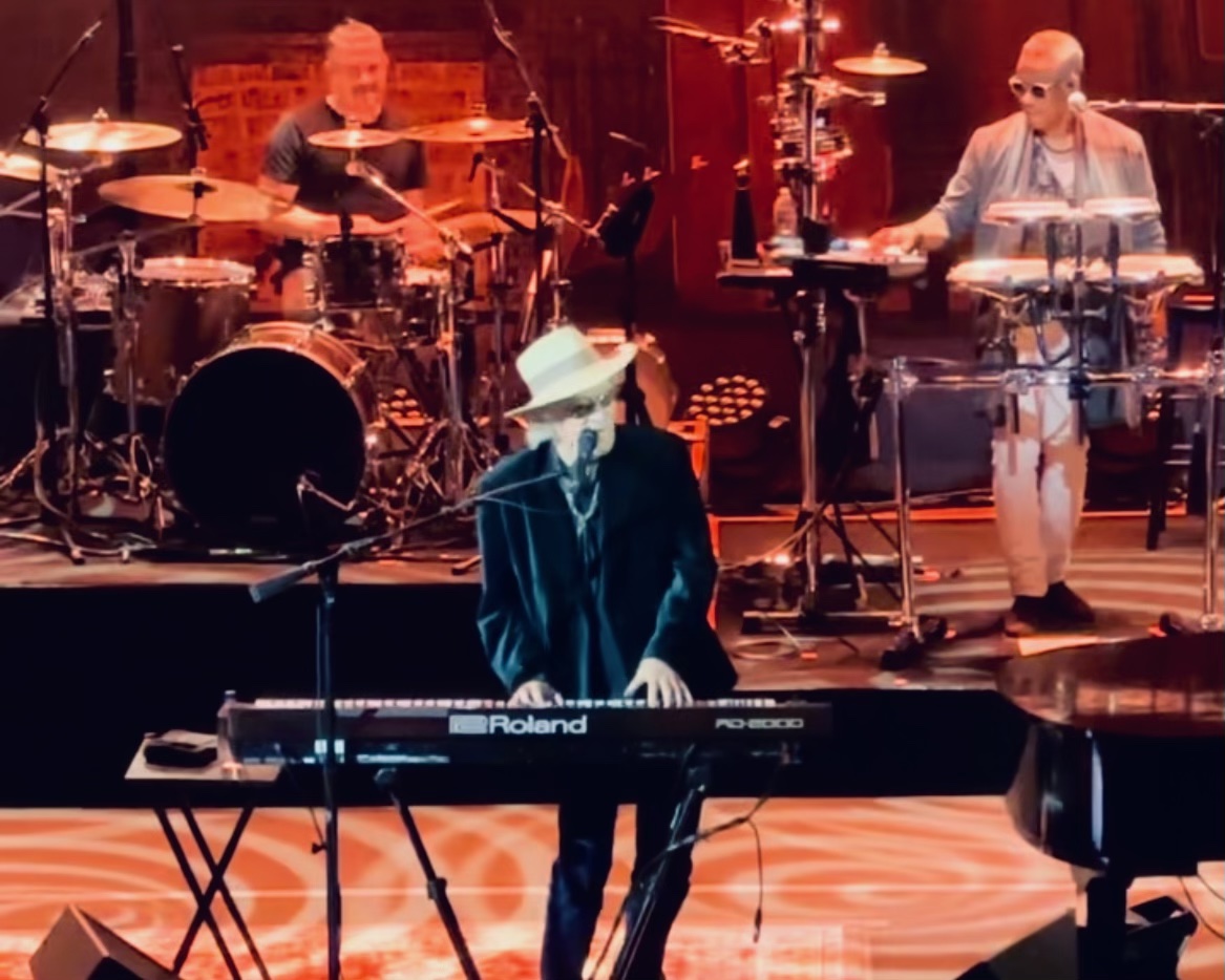 A Rocking Night at the Ryman: Howard Jones, Daryl Hall, and Charles DeChant Shine on Stage